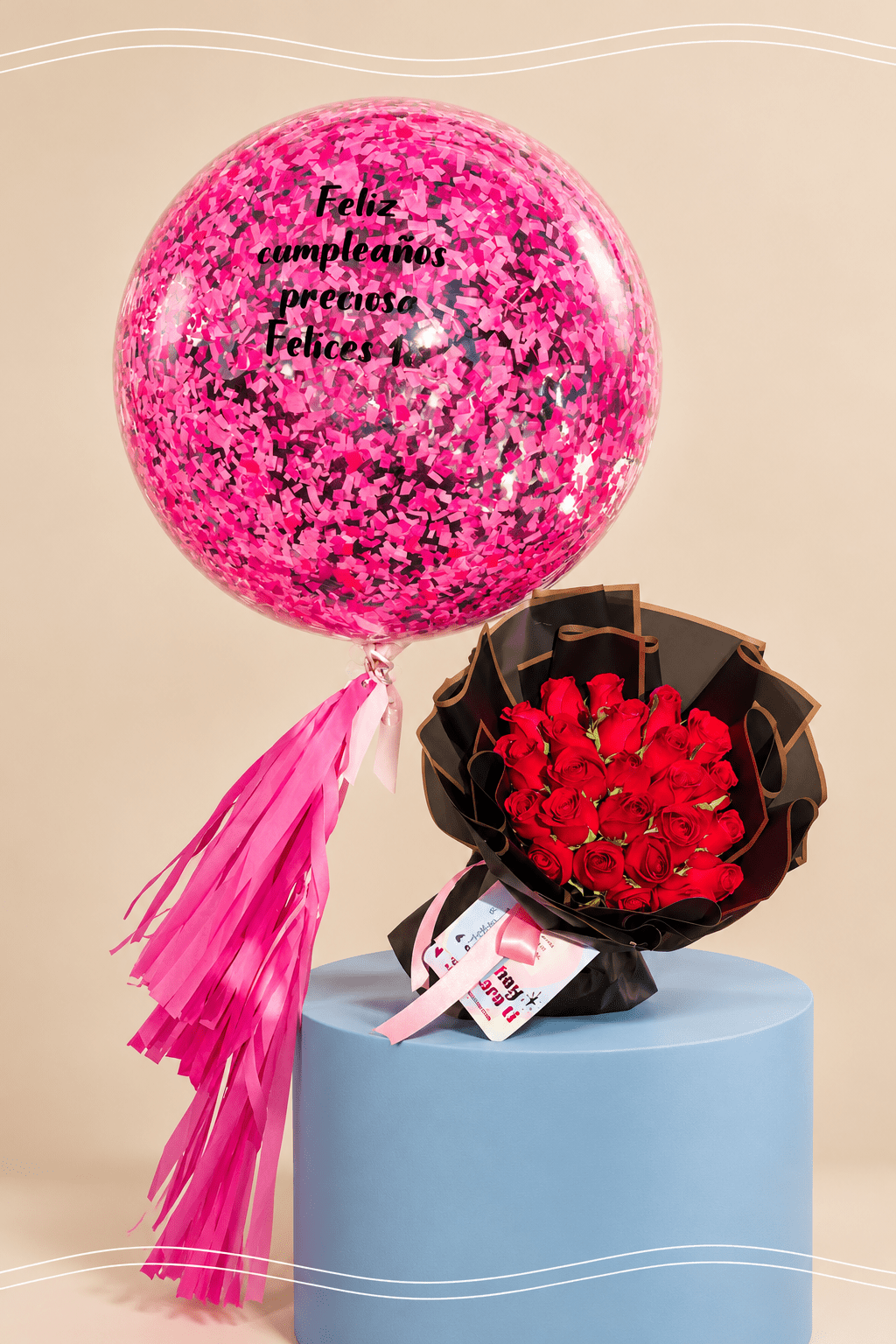 Arreglo de cumpleaños con globos y rosas